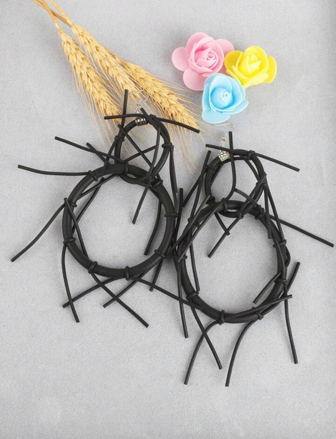 Boucle d’oreille abstrait en caoutchouc