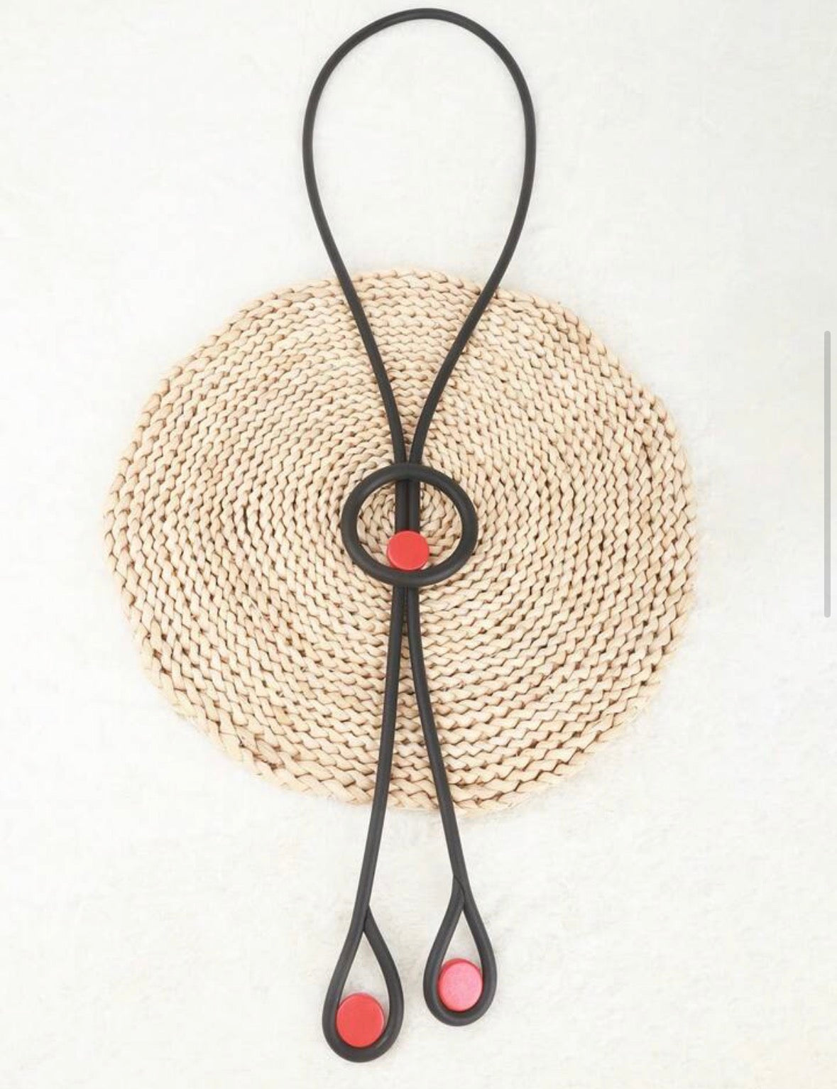 Collier simple et unique rouge et noir