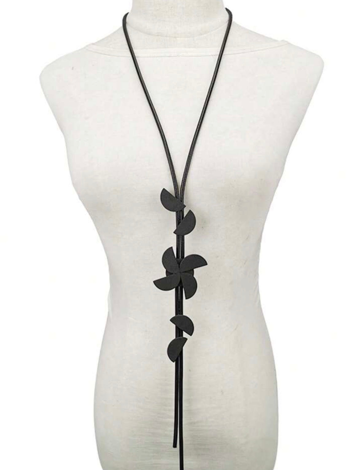 Collier à demi-cercles unique