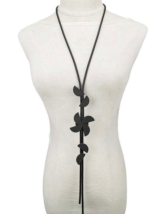 Collier à demi-cercles unique