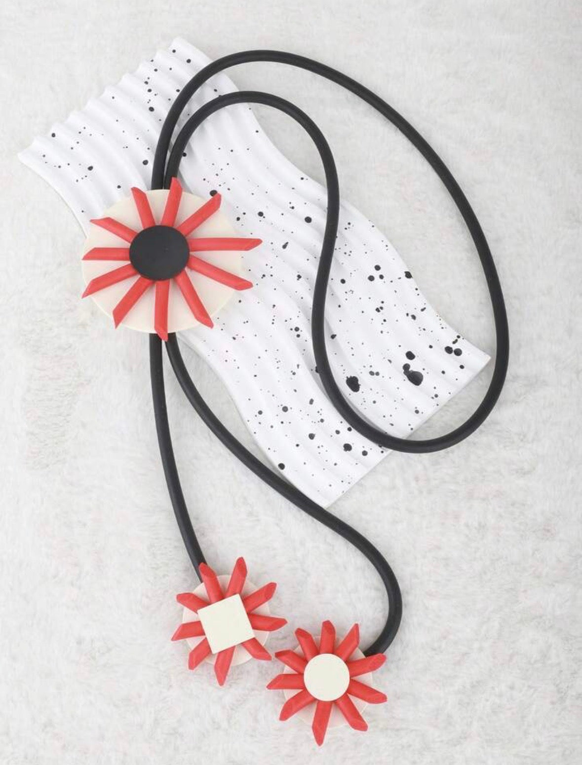 Collier de caoutchouc unique