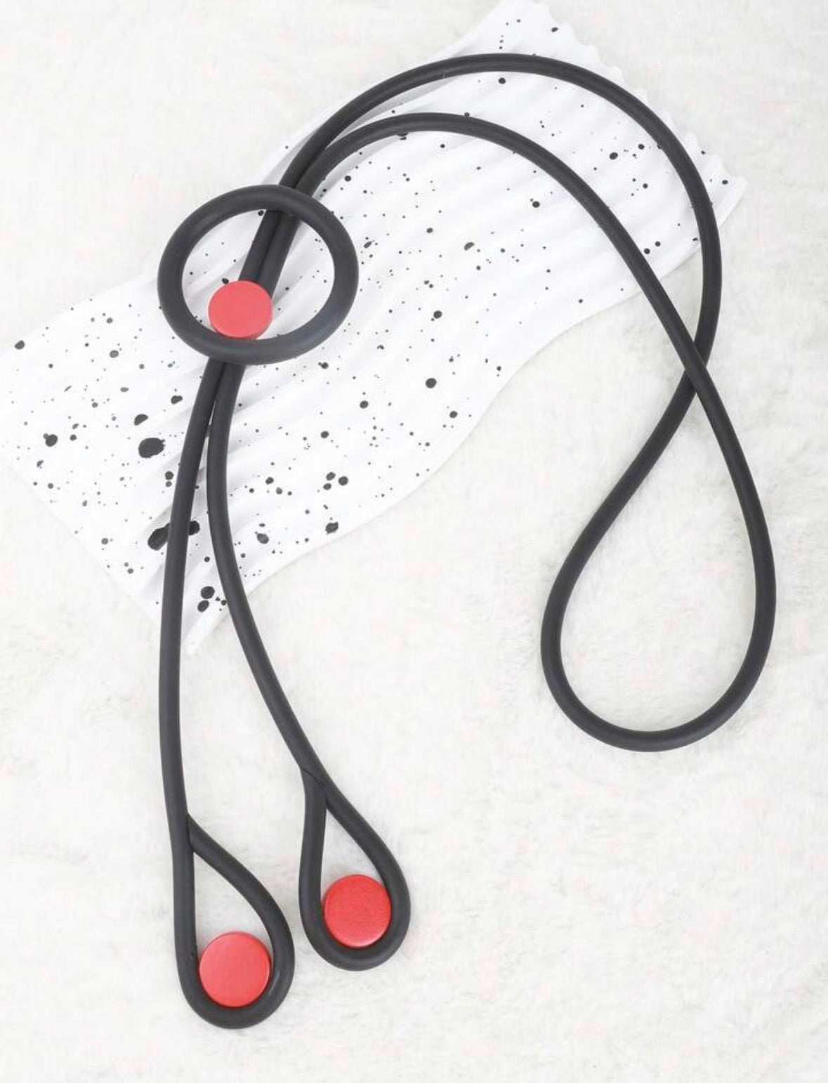 Collier simple et unique rouge et noir
