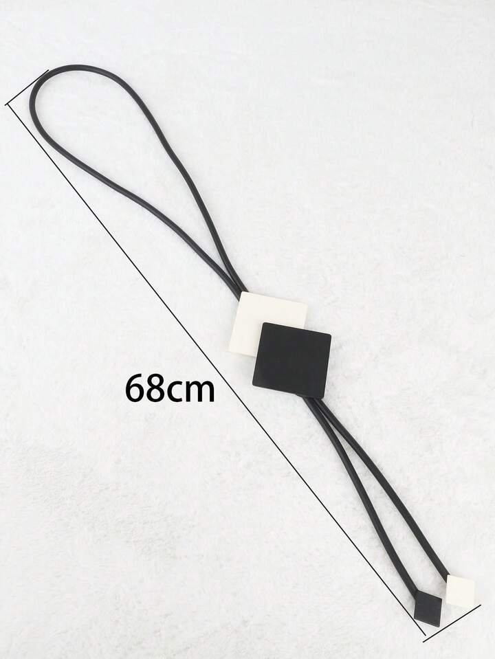 Collier géométrique noir et blanc
