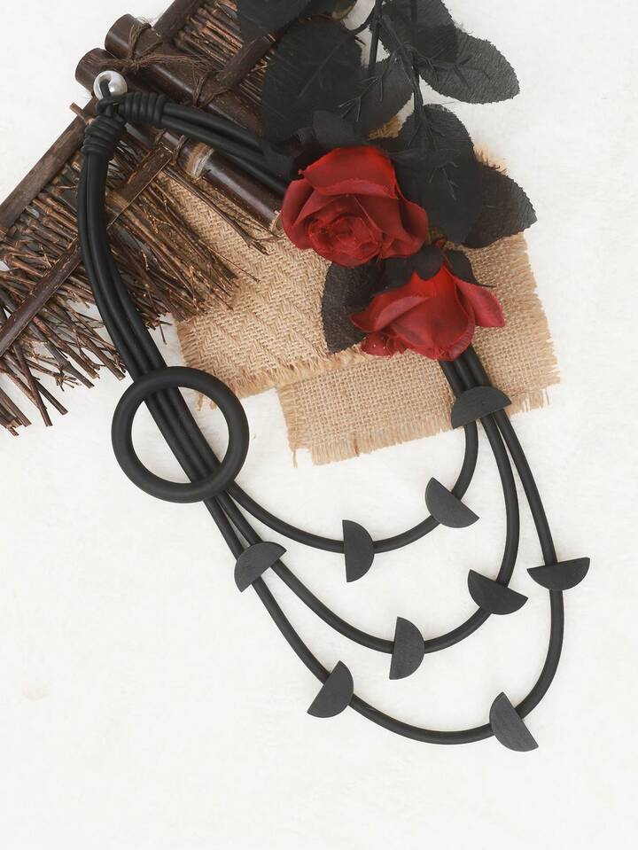 Collier à demi-cercle noir
