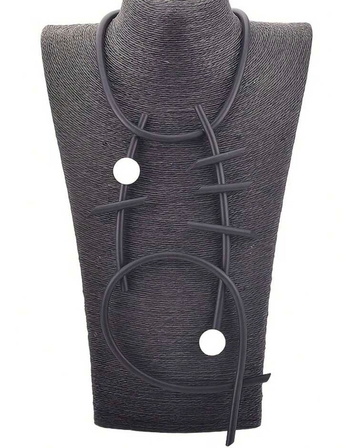 Collier géométrique noir