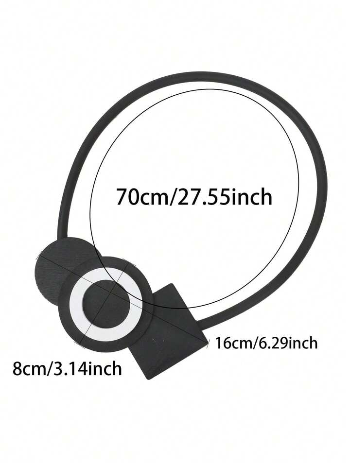 Petit collier noir et blanc géométrique