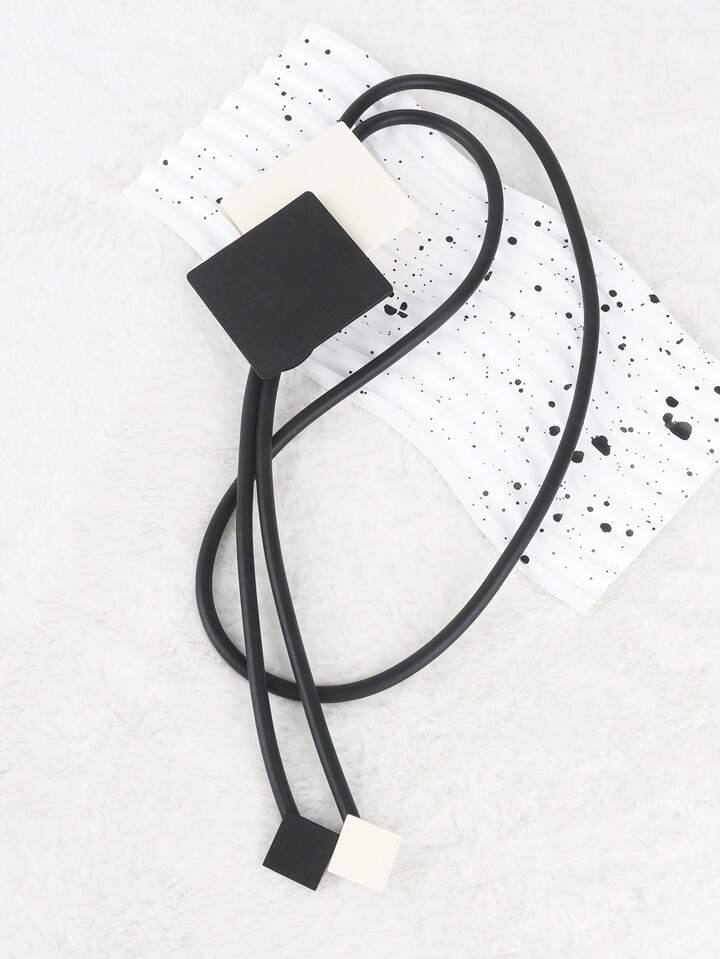 Collier géométrique noir et blanc
